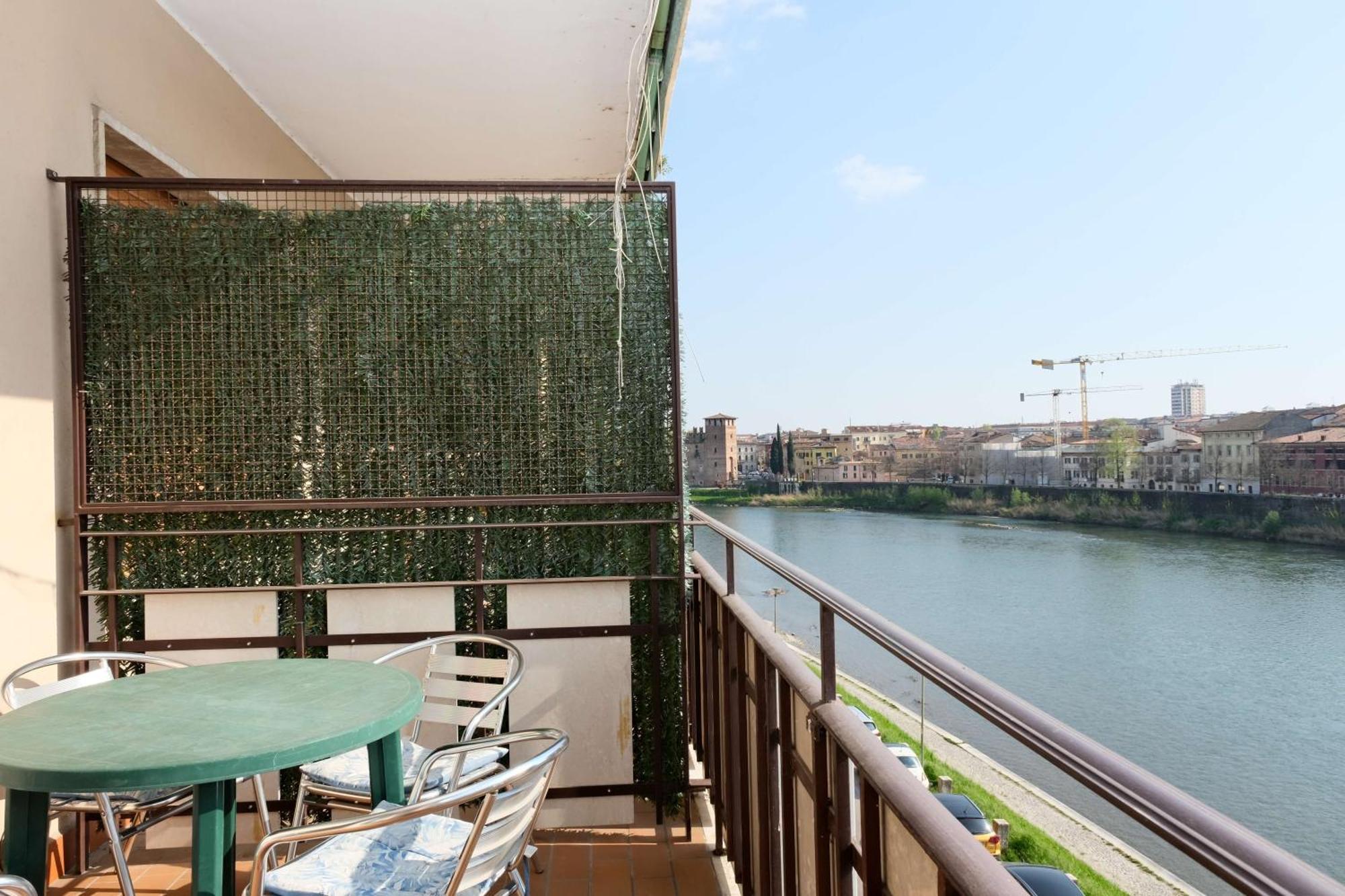 Vr Cangrande On The River Apartment